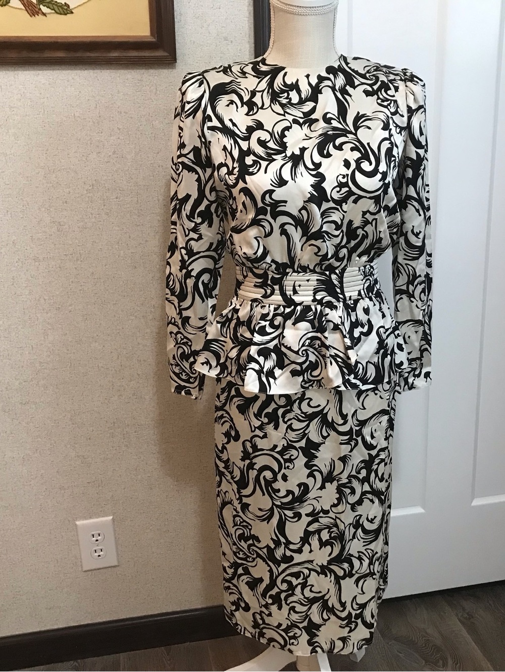 Maggy London Petites Black Cream Silk Peplum Dress Long Sleeve Sz 4P Vintage 90s